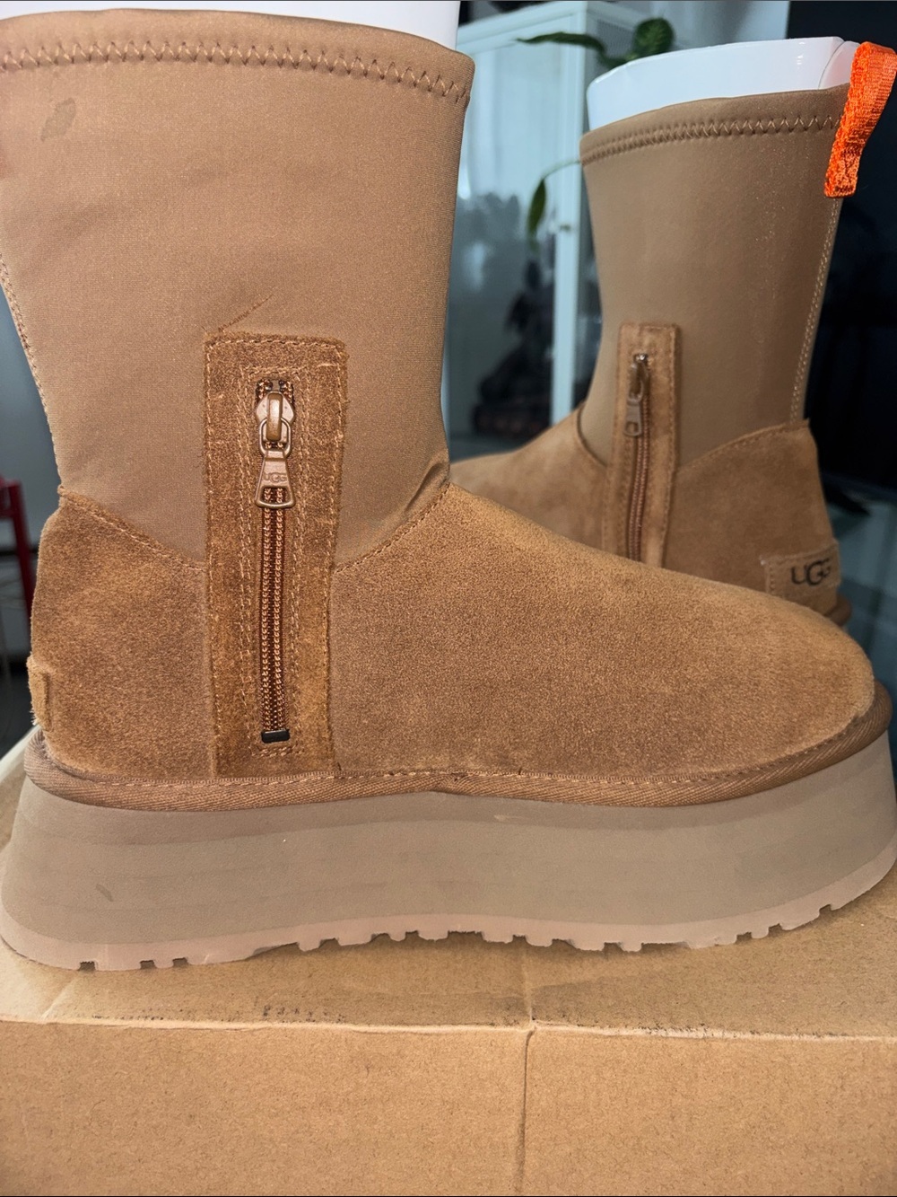 Ugg - Picture 6 of 16